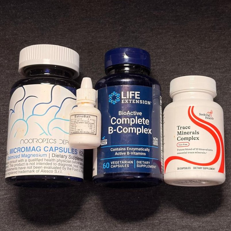 biohackerziv's tweet photo. 90% people only need these 4 supplements

• B100 Complex
• Trace Minerals Complex
• Estroban
• Magnesium

Here's why and science behind👇

High-Potency B-Complex: The Mitochondrial Combustion Engine

Every single step of glucose oxidation—from glycolysis in the cytoplasm to the Krebs cycle and the Electron Transport Chain (ETC) in the mitochondria—is strictly cofactor-dependent on B-vitamins:

• B1 (Thiamine) & The PDH Gatekeeper:
Thiamine pyrophosphate (TPP) is the mandatory cofactor for the Pyruvate Dehydrogenase (PDH) multienzyme complex and alpha-ketoglutarate dehydrogenase.

Without high-dose B1, pyruvate cannot convert into Acetyl-CoA. Cellular metabolism stalls, and glucose is shunted into lactate, triggering systemic lactic acidosis, muscle weakness, and fatigue.

• B2 (Riboflavin) & Complex II:
Riboflavin forms the reactive core of FMN and FAD/FADH2, feeding directly into Complex II (Succinate Dehydrogenase) of the mitochondrial ETC and powering glutathione reductase to recycle your master cellular antioxidant.

• B3 (Niacinamide) & The NAD+/NADH Ratio:
Supplies the backbone of Nicotinamide Adenine Dinucleotide (NAD+), which drives cellular ATP production, repairs DNA via PARP enzymes, and suppresses pathological free fatty acid lipolysis that blocks glucose oxidation (the Randle Cycle).

• B5 (Pantothenic Acid) & Coenzyme A:
The foundational building block of Coenzyme A (CoA), essential for synthesizing Acetyl-CoA, synthesizing steroid hormones in the adrenals and testes, and driving the breakdown of fats.

• B6 & Prolactin Suppression:
Acts as the non-negotiable cofactor for DOPA Decarboxylase and Glutamic Acid Decarboxylase (GAD).

It converts DOPA into Dopamine and glutamate into calming GABA, while directly suppressing elevated pituitary prolactin.

Broad-Spectrum Trace Mineral Complex: The Enzymatic Spark Plugs

Vitamins are useless without minerals. Minerals serve as the physical prosthetic groups at the catalytic centers of metabolic enzymes:

• Copper & Zinc (Cytochrome c Oxidase & SOD1):
Copper is the active metallic core of Cytochrome c Oxidase (Complex IV), the terminal and rate-limiting step of mitochondrial respiration that utilizes oxygen to synthesize water and ATP.

Paired with Zinc in a biological ratio (roughly 10:1 or 15:1 zinc to copper), they form Cu/Zn Superoxide Dismutase (SOD1), neutralizing destructive superoxide radicals before they degrade cell membranes.

• Selenium (Deiodinase Activation & T3 Conversion):
Active cellular thyroid hormone (T3) dictates the basal metabolic rate of every cell.

The enzymes responsible for cleaving inactive T4 into active T3—Type 1 and Type 2 Iodothyronine Deiodinases—are strictly selenoproteins.

Without selenium, deiodinases shut down, creating functional tissue-level hypothyroidism regardless of what total thyroid numbers show.

• Manganese (MnSOD / SOD2):
Forms the core of mitochondrial Superoxide Dismutase (MnSOD), the primary shield protecting mitochondrial DNA from oxidative fragmentation.

• Molybdenum & Boron:
Molybdenum fuels Sulfite Oxidase, preventing toxic sulfite accumulation from dietary protein.

Boron downregulates Sex Hormone-Binding Globulin (SHBG), rapidly liberating bound testosterone into Free, Bioavailable Testosterone while reducing urinary magnesium and calcium wasting.

Estroban (The ADEK Matrix): The Anti-Estrogen & Tissue Shield

Estroban provides the four critical fat-soluble vitamins—Vitamin A (Retinol), Vitamin D3, Vitamin E (Mixed Tocopherols), and Vitamin K2 (MK-4)—which operate in tight physiological synergy to halt tissue calcification and estrogenic stress:

• Vitamin E (The Master PUFA Shield & Aromatase Blunter):
The primary chain-breaking, lipid-soluble antioxidant.

It inserts into mitochondrial and cellular phospholipid bilayers, halting the toxic lipid peroxidation chain reactions driven by dietary polyunsaturated fatty acids (PUFAs).

Furthermore, Vitamin E antagonizes estrogen at the receptor level and downregulates the aromatase enzyme, dropping circulating estrogen.

• Vitamin K2 (MK-4) & The Calcium Shunt:
MK-4 is the biologically active tissue form of Vitamin K2.

It acts as a cofactor for gamma-glutamyl carboxylase, activating Osteocalcin (to pull calcium into bones and teeth) and Matrix Gla Protein (MGP) (which physically prevents calcium from depositing into arterial walls, kidneys, and soft tissues).

It also functions as an alternative electron carrier in the mitochondrial membrane.

• Vitamin A (Retinol) & Steroidogenesis:
Pure retinol binds Retinoid X Receptors (RXR), which heterodimerize with thyroid receptors (TR) to initiate metabolic gene transcription.

Retinol is mandatory for the testicular conversion of cholesterol into pregnenolone, driving endogenous androgen synthesis and maintaining mucosal barrier integrity.

• Vitamin D3 & Immune Tolerance:
Coordinates systemic calcium absorption and regulates over 1,000 genomic pathways governing immune modulation and neuromuscular contraction.

Critical Rule: High-dose Vitamin D without K2 and A drives soft-tissue arterial calcification; taking them in the unified Estroban matrix prevents toxicity entirely.

Bioavailable Magnesium: The ATP Complexer & Voltage Plug

Magnesium is the unsung mineral governor of human electrophysiology. It is involved in over 600 enzymatic reactions, yet modern monoculture agriculture has depleted it from the food supply:

• Mg-ATP Chelation (The True Energy Molecule):
"ATP" does not exist in biological systems as a naked molecule.

Biologically active ATP is almost entirely complexed as Mg-ATP.

Magnesium binds to the polyphosphate chain of ATP, stabilizing its negative charges and allowing enzymes like the Na+/K+ ATPase pump to hydrolyze it for energy.

Without magnesium, your cells cannot spend the ATP they produce.

• The NMDA Voltage-Dependent Plug:
In the brain, Magnesium sits directly inside the pore of postsynaptic NMDA receptors as a physical voltage-dependent plug.

When magnesium is deficient, the plug is absent, allowing unregulated, toxic influxes of Calcium (Ca2+) into neurons.

This causes non-stop glutamate excitotoxicity: manifested as physical anxiety, muscle twitches, restless leg syndrome, brain fog, and chronic hyper-irritability.

• Activating Vitamin D:
Every step of Vitamin D metabolism—hepatic 25-hydroxylation, renal 1-alpha-hydroxylation, and synthesis of Vitamin D Binding Protein (VDBP)—requires elemental magnesium.

Taking high-dose Vitamin D without magnesium rapidly depletes your body's magnesium reserves, causing severe heart palpitations, muscle cramps, and insomnia.

The Synergistic Synthesis: Why This Stack Replaces 20 Bottles

When you deploy these four compounds simultaneously, you create a self-reinforcing biological loop:

The B-Complex delivers the cofactors to break down carbohydrates and fuel the Krebs cycle.

The Trace Mineral Complex supplies the metallic engines for Complex IV, SOD enzymes, and thyroid deiodinase (T4 to T3).

Magnesium complexes the resulting ATP so it can be utilized, while keeping NMDA receptors plugged to eliminate anxiety and muscle tension.

Estroban (ADEK) ensures that the calcium mobilized by metabolic recovery is deposited into skeletal bone rather than soft tissue, while shutting down the estrogenic and oxidative stress of dietary PUFAs.

Strip away the chaotic, redundant, 20-bottle supplement routines. Provide the foundational biochemistry your mitochondria actually recognize, and your biology handles the rest.