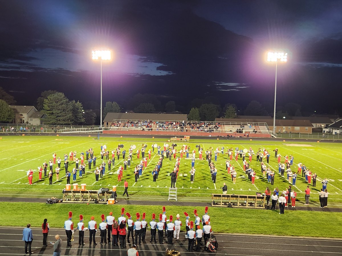 LoramieRedskins's tweet photo. A great job tonight by our County Band collaboration... 5 Bands into 1. @scal_sports #Fairlawn #Houston #JacksonCenter #Russia https://t.co/8ztxHJ1soR