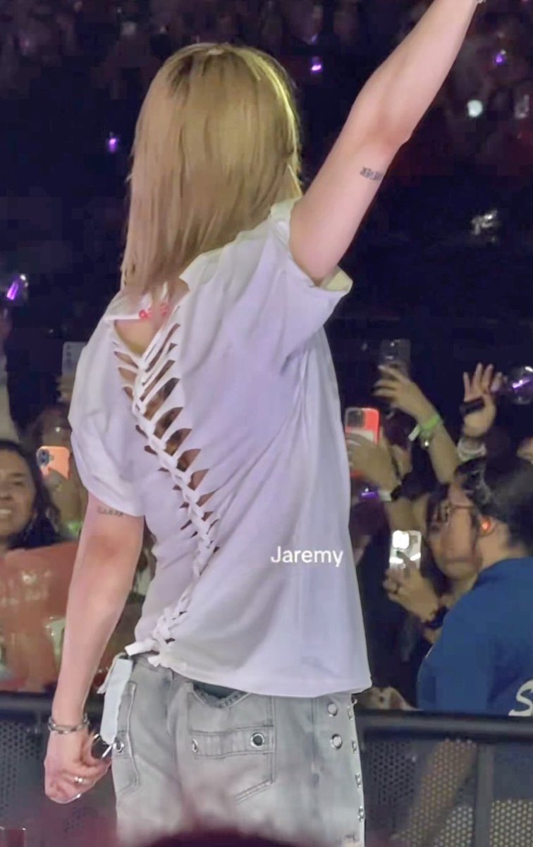 jiminourdiva's tweet photo. Jimin your natural arch is so damn refreshing https://t.co/am9X5VmJam