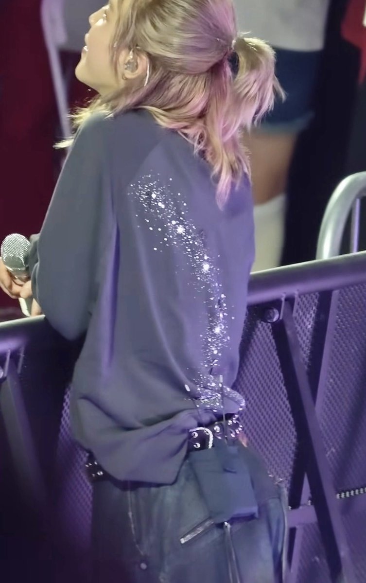 jiminourdiva's tweet photo. Jimin your natural arch is so damn refreshing https://t.co/am9X5VmJam