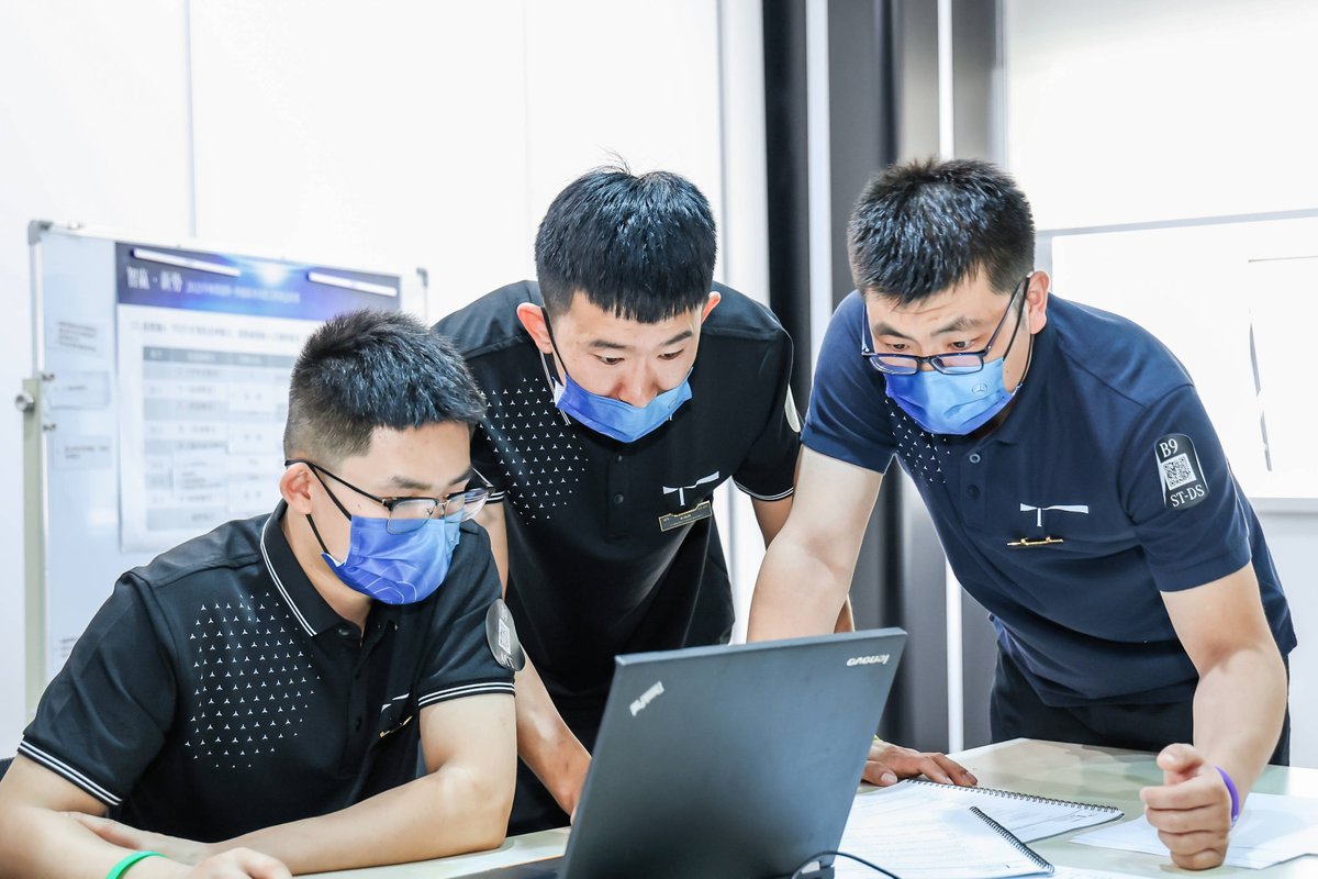 chirs_tiana's tweet photo. Hey Chlorine, Lei, Deng and Cheng! Our small team is gearing up to tackle the new project together.， https://t.co/H5MtPdtaqN