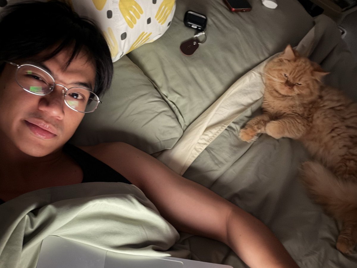 MaruReynes's tweet photo. Half of the bed is his https://t.co/ZNs4P59wkj