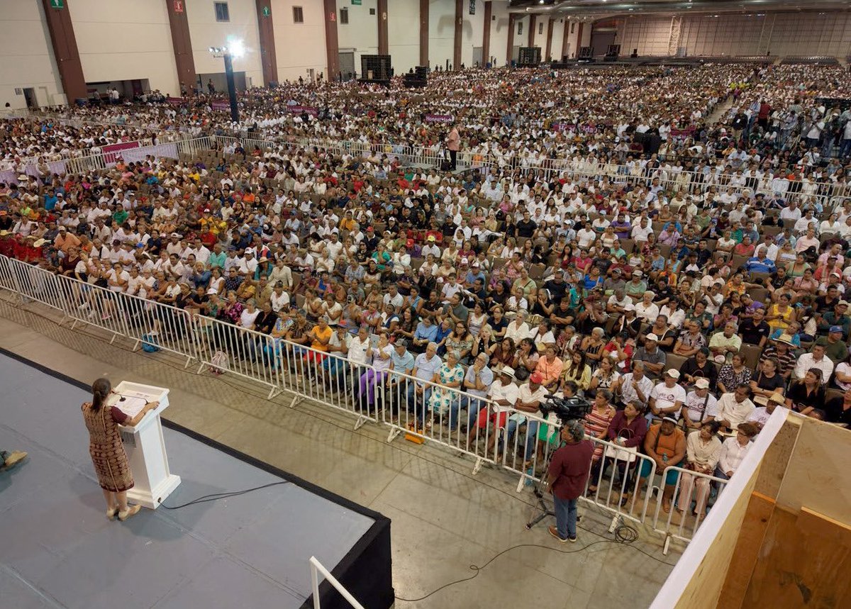 Letamaya's tweet photo. En Acapulco #Guerrero, acompañamos a nuestra presidenta @Claudiashein, quien compartió con las y los guerrerenses los avances que transforman la entidad y generan #bienestar para todas y todos, en especial para quienes más lo necesitan.
Los #ProgramasDeBienestar en #Guerrero benefician a más de 1.8 millones de personas y sus familias. El país florece de abajo hacia arriba.
@EvelynSalgadoP