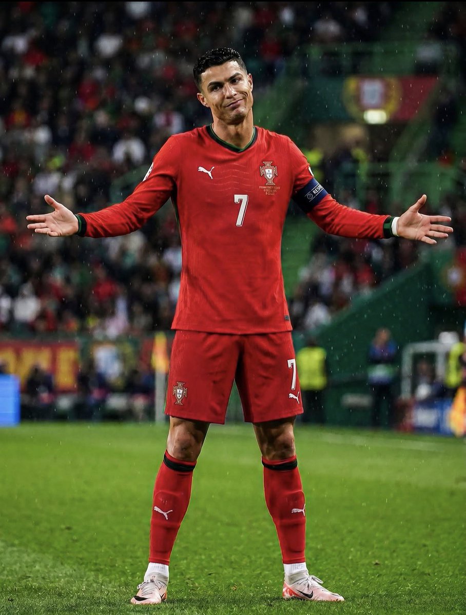 KingIsrael01's tweet photo. Men are simple, I post Cristiano Ronaldo and they like https://t.co/tRyD50IHiM