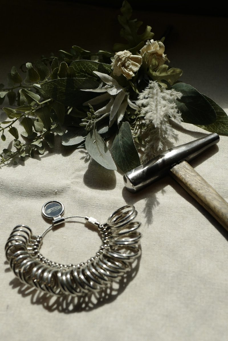 aisorashi's tweet photo. 模様付け体験ご案内可能です☺️
是非お気軽にお立ち寄りくださいませ🔨✨

#指輪づくり #手作り指輪 #アイソラシ #aisorashi #金沢旅行 #ひがし茶屋街 #金沢観光 #石川旅行 #結婚指輪 #婚約指輪 #マリッジリング #オーダーメイド #ハンドメイド #製作体験 #制作体験 https://t.co/fMhboGyig2