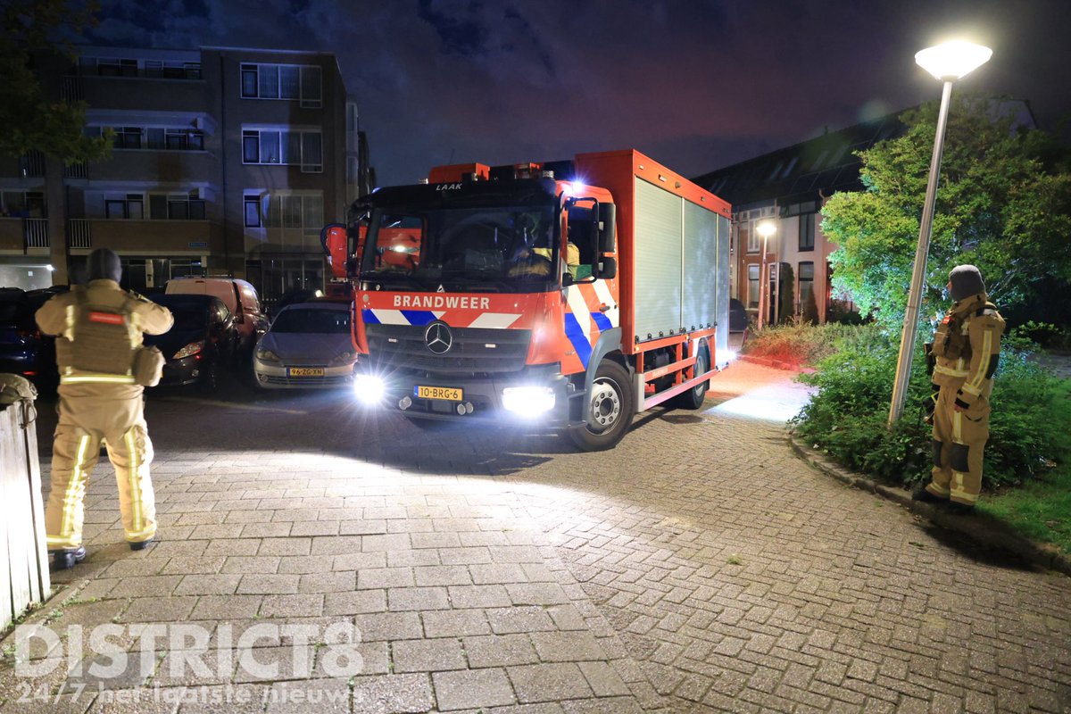Politie en brandweer vallen woning binnen in Delft