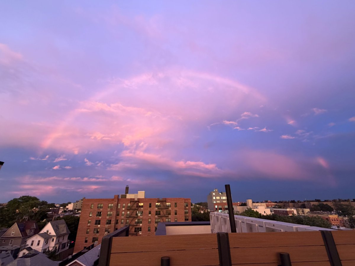 _LALILULEL0's tweet photo. my neighbor took this from our building's rooftop in brooklyn this evening https://t.co/KXqKSTVf8w