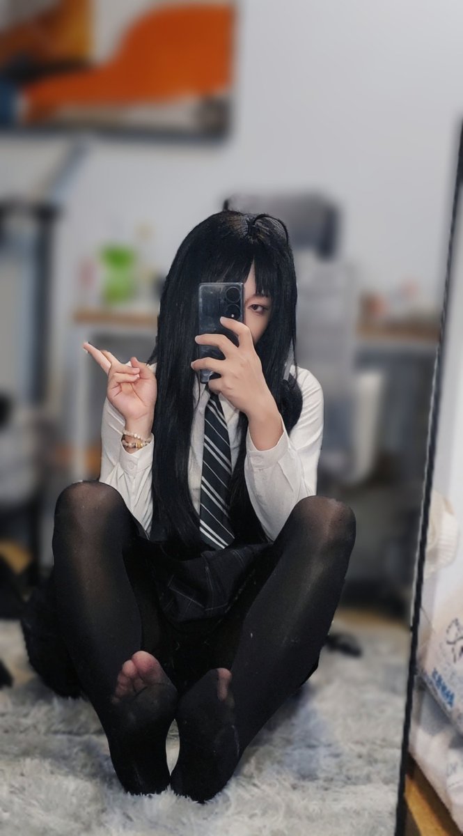 lesle665704's tweet photo. 想象一下，我是你的男娘对象，不做家务会做饭，会把屋子弄的很乱，每天躺在床上玩手机，吃补佳乐和色普龙，在网上和各种男娘聊骚，等你回来就告诉你“我要去月抛了”，然后穿的骚哄的去和男娘开impact，你每次说想做爱就一脸不耐烦的用手给你打出来，你稍微一说我，我就会开始抑郁割手od。#男娘 https://t.co/zrFP1IClAX