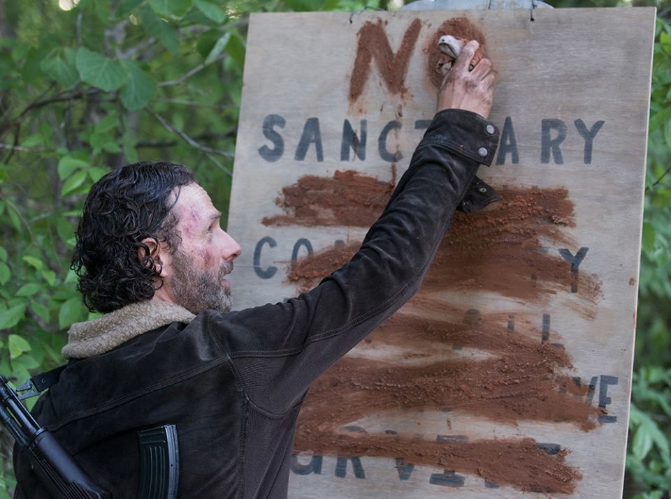 cineqrimes's tweet photo. the walking dead averaged 17.3 million viewers with its season 5 premiere. 
the highest viewerships for a premiere in television history and for any television episode ever and it didn’t even make this list. whoever wrote this should be ashamed of themselves https://t.co/jsifEZbVqR