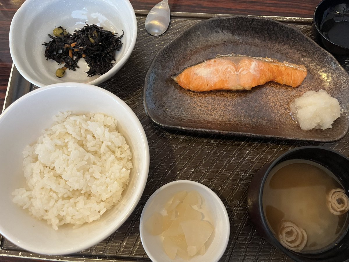 firenist0721's tweet photo. ガストでモーニング！
#LINEショッピング　のすかいらーくギフトが期限切れそうだから来ましたよ。

貧乏人の僕に714円のモーニングはキツいがたまにはいいよね！　鮭がめちゃうめー

#ガスト　#モーニング　#サイドFIRE #ポイ活　#すかいらーく https://t.co/LQJ9aud19B