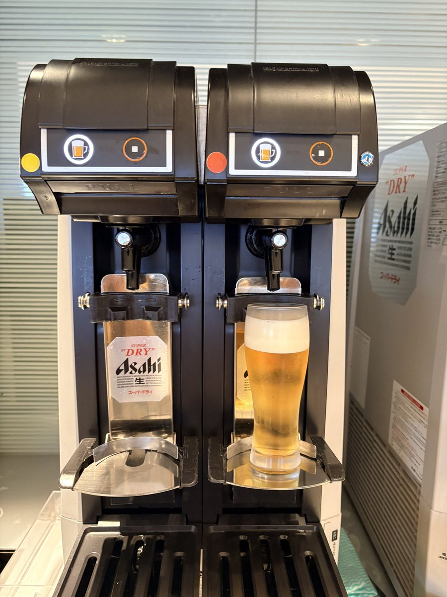 rtk714's tweet photo. サーバーあればそりゃ飲むでしょう https://t.co/9oZ1gj5XYJ