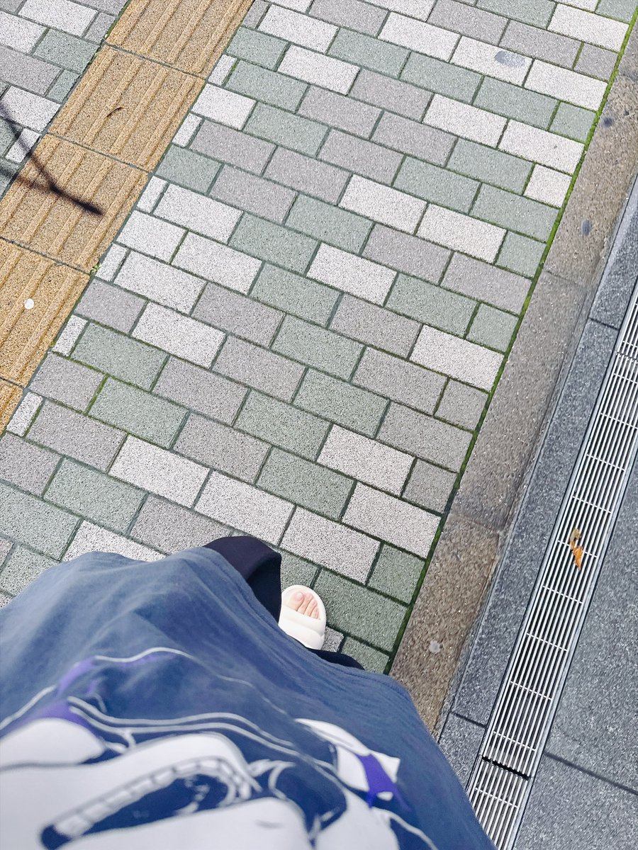 pochitaro46's tweet photo. 雨の日の自分は信じていないので念の為傘買いに散歩💃 https://t.co/yhgTThGIAt