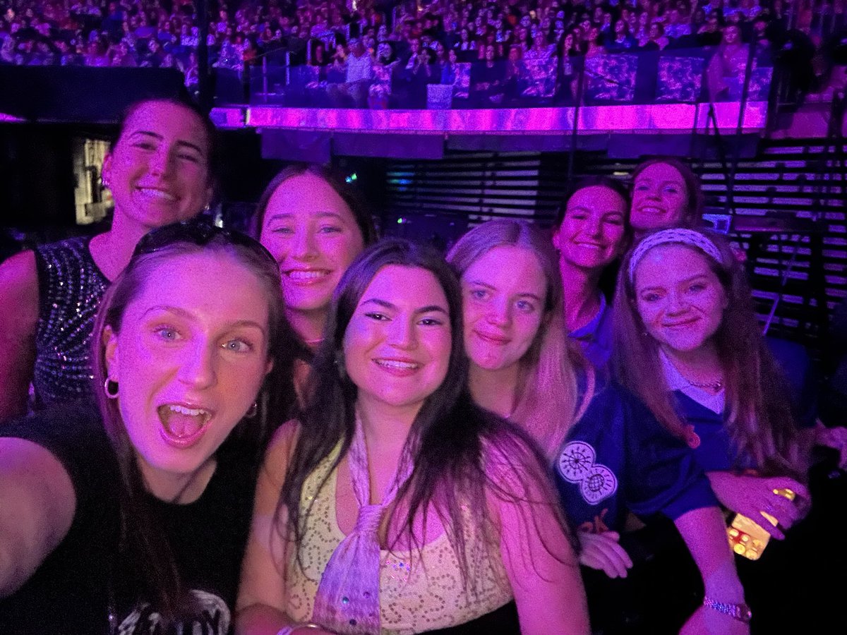 imsojuliaaa's tweet photo. SQUAD UP🥹🥹🥹 https://t.co/FRPwpPaR2X