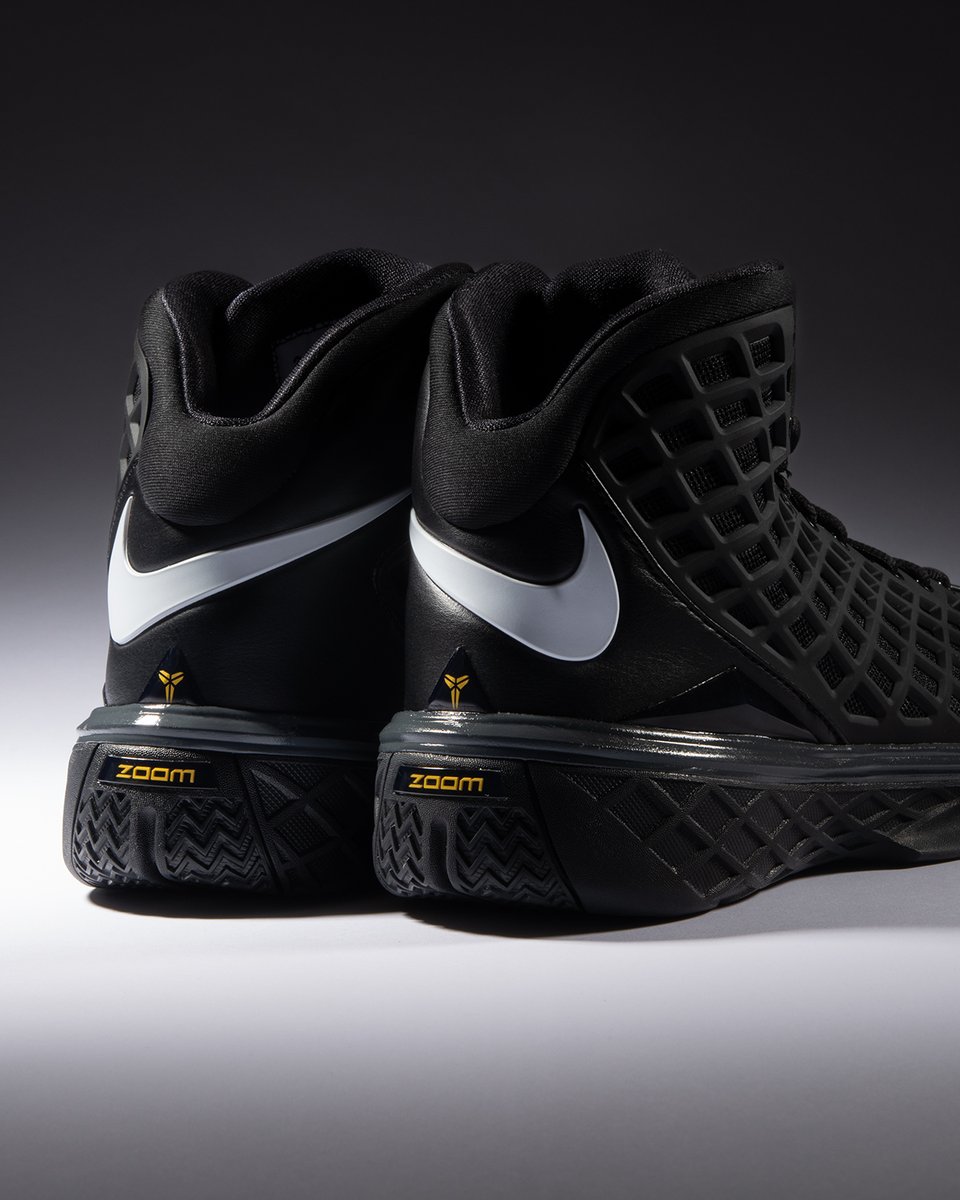 footlocker's tweet photo. A classic resurfaces 🌊

Bold black-and-white contrast made the Kobe III “Orca” unforgettable in 2008. Now it’s back, evolved for the next run. Available now at select Foot Locker stores. https://t.co/y2dDK7YSMu