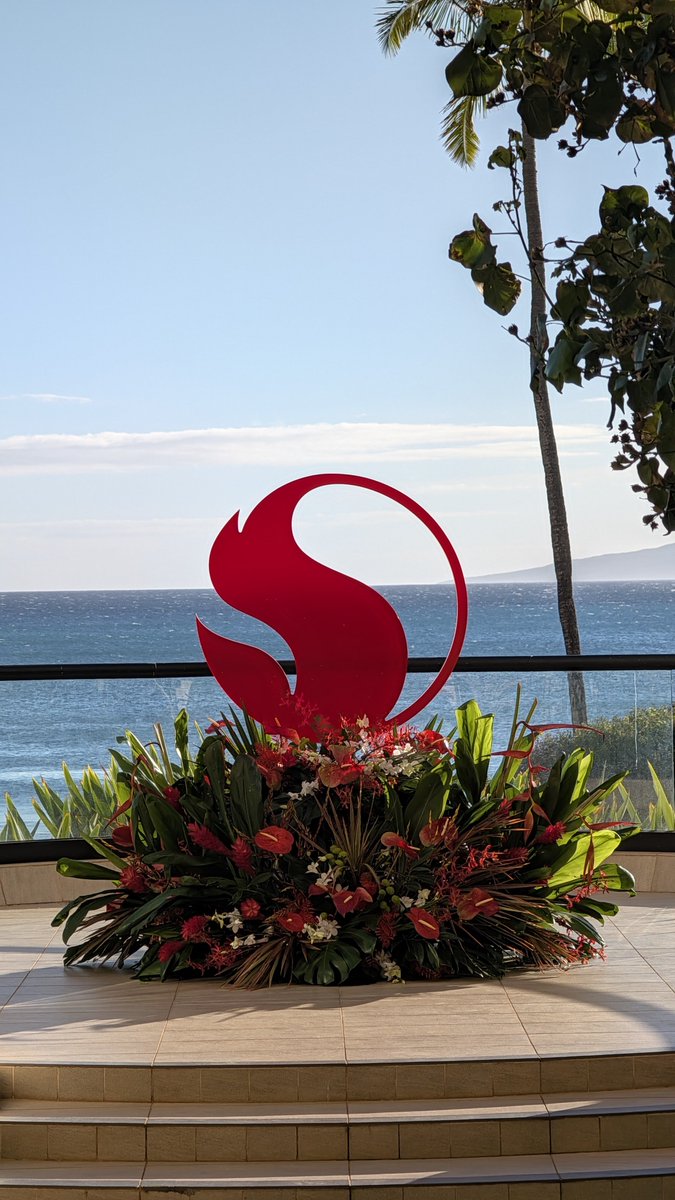 jasonhowell's tweet photo. Had an unbelievable first visit to @Qualcomm 's #SnapdragonSummit in Maui. Snapdragon is a main character on my podcasts, getting to witness the launch of the new chip family (Extreme!) was educational and exciting.
#PaidTravel_Snapdragon https://t.co/Y8Xc1eGxgS
