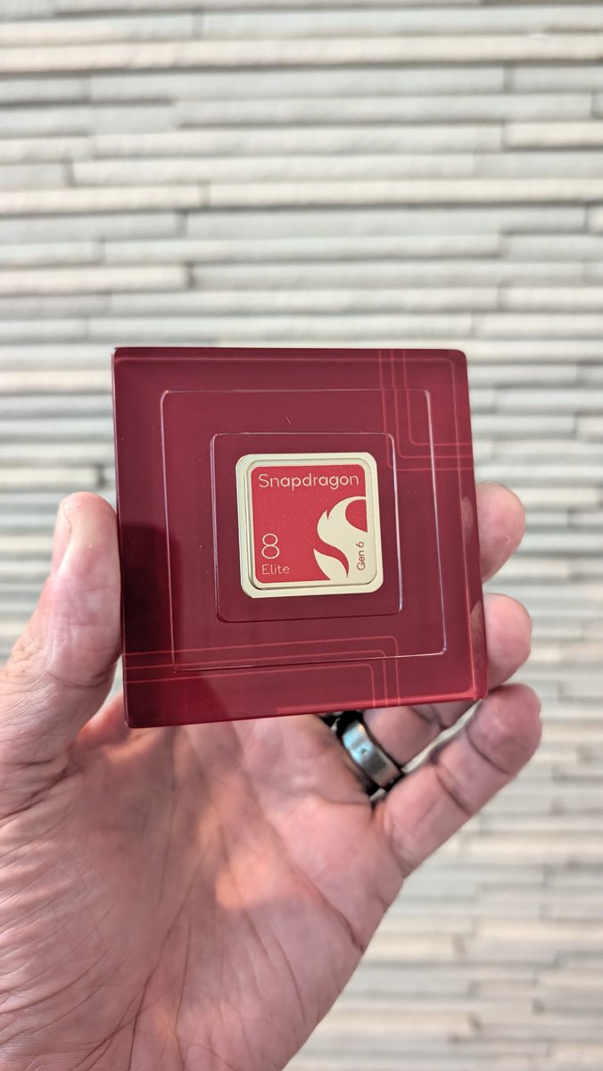 jasonhowell's tweet photo. Had an unbelievable first visit to @Qualcomm 's #SnapdragonSummit in Maui. Snapdragon is a main character on my podcasts, getting to witness the launch of the new chip family (Extreme!) was educational and exciting.
#PaidTravel_Snapdragon https://t.co/Y8Xc1eGxgS