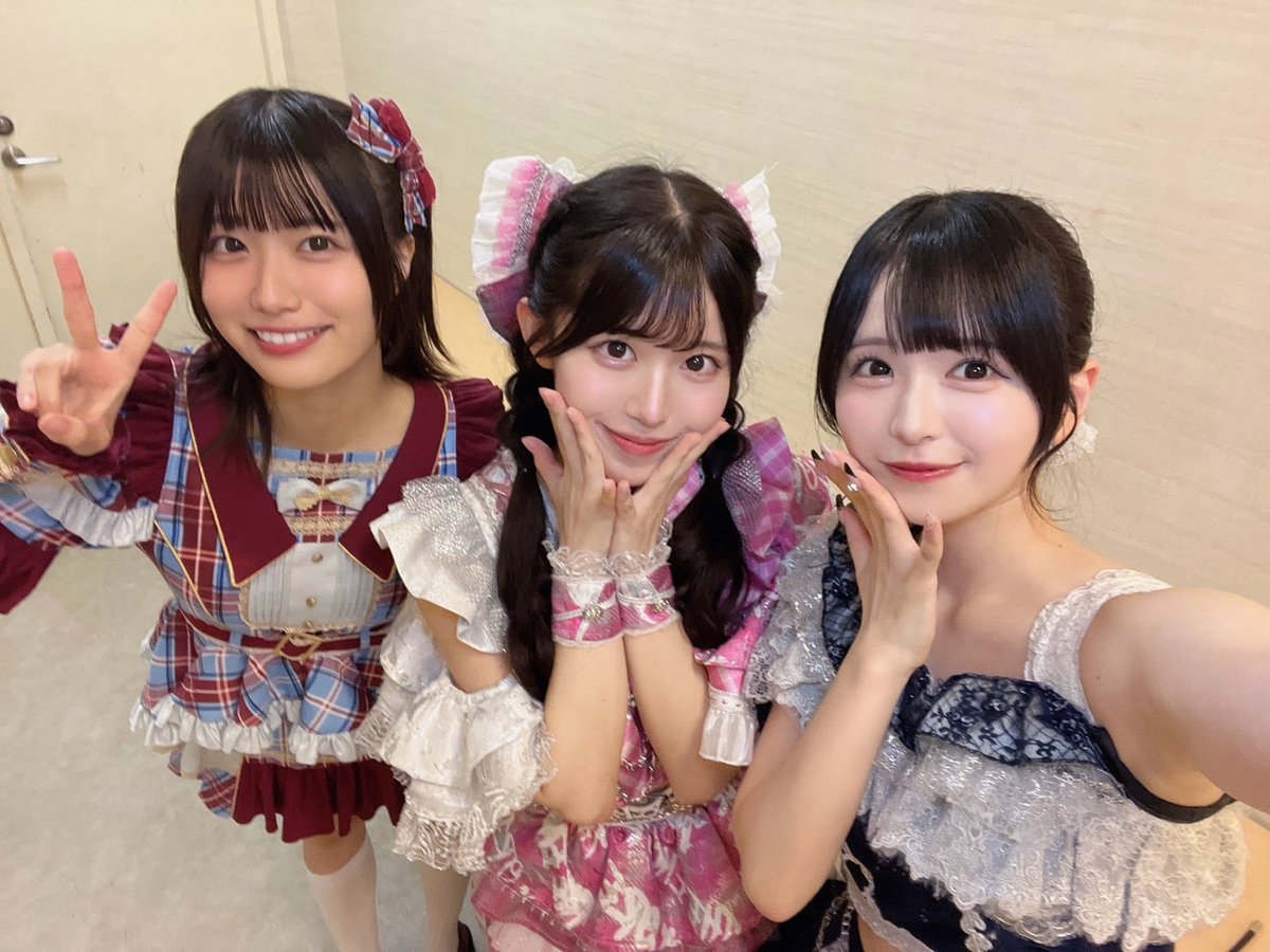 misaki__encore's tweet photo. ねいろちゃんのありえないコミュ力と元気の良さで奇跡の3ショット😻😻😻

可愛いに挟まれて宝物すぎる♩ https://t.co/fCTbuBlH4L