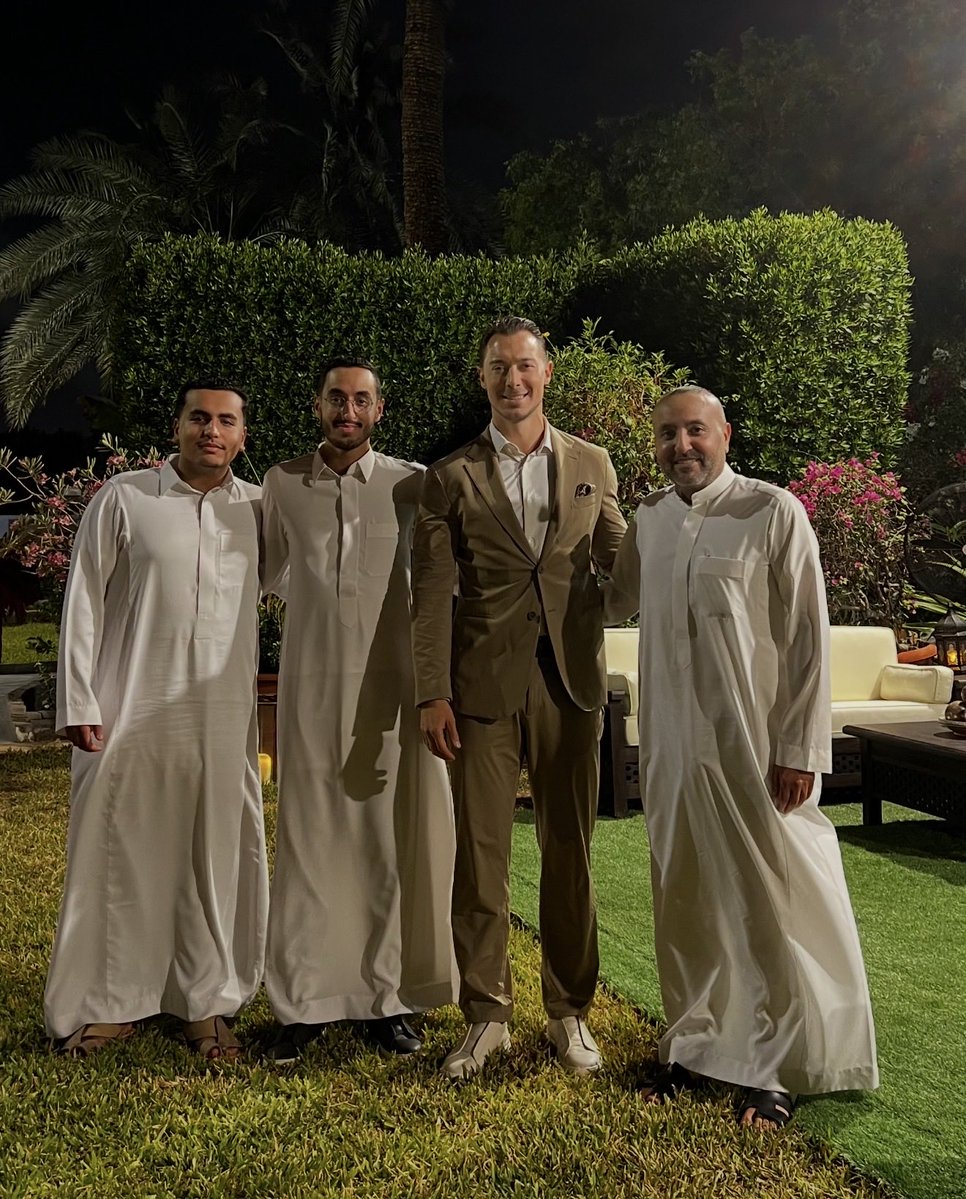 AbdulazizAngari's tweet photo. أسفرت وأنورت 
شرفتنا ياكوتش https://t.co/tC19Uww5u7