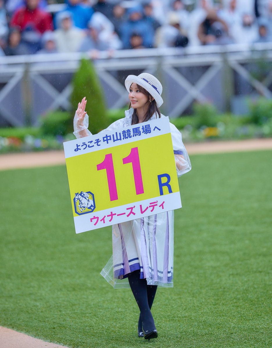 MinamiHimeno000's tweet photo. おはようございます🐴🌧️
本日の中山競馬場のウィナーズレディを担当します🫡
本日もよろしくお願い申し上げます🐴
良い一日になりますように✨🏇
全人馬無事に...✨ https://t.co/hhqrqPTJ4y