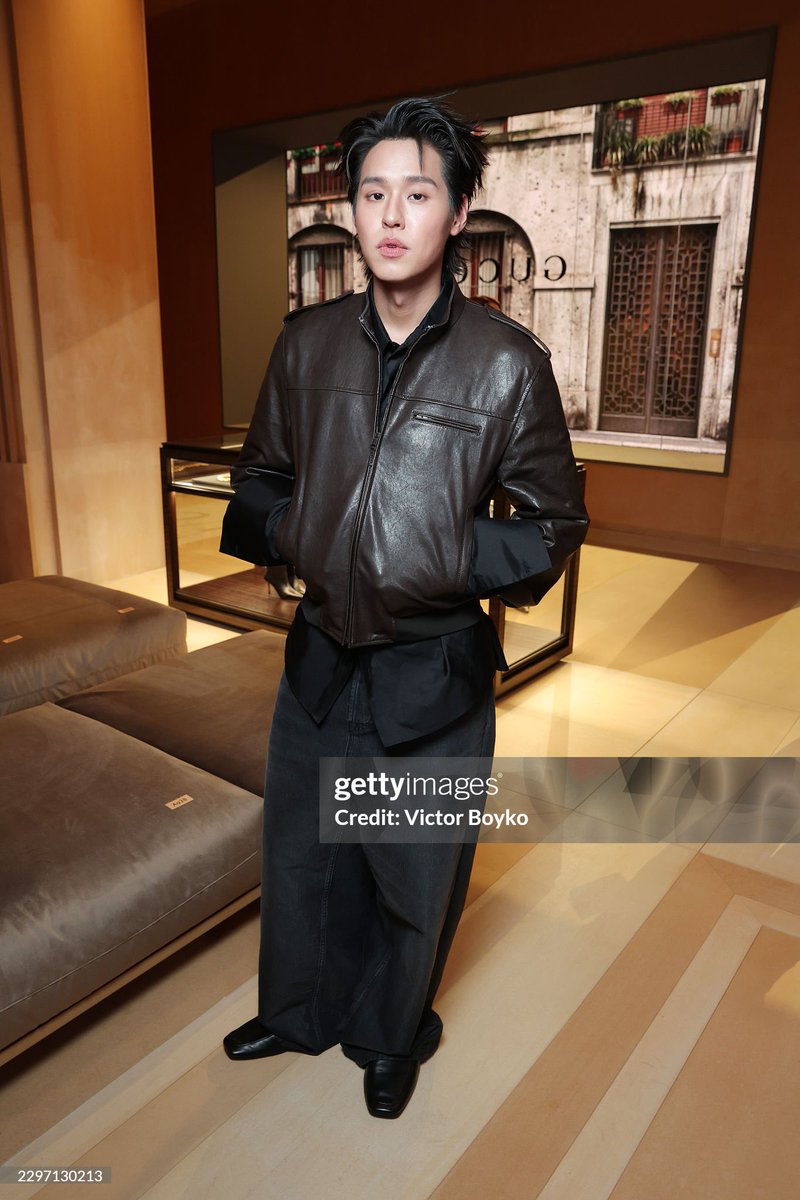 hubboyslove's tweet photo. BELOS! BKPP em desfile da GUCCI na Milan FW. #GucciSS27xPPKrit #GucciSS27xBillkin https://t.co/cgaUnDuKYi