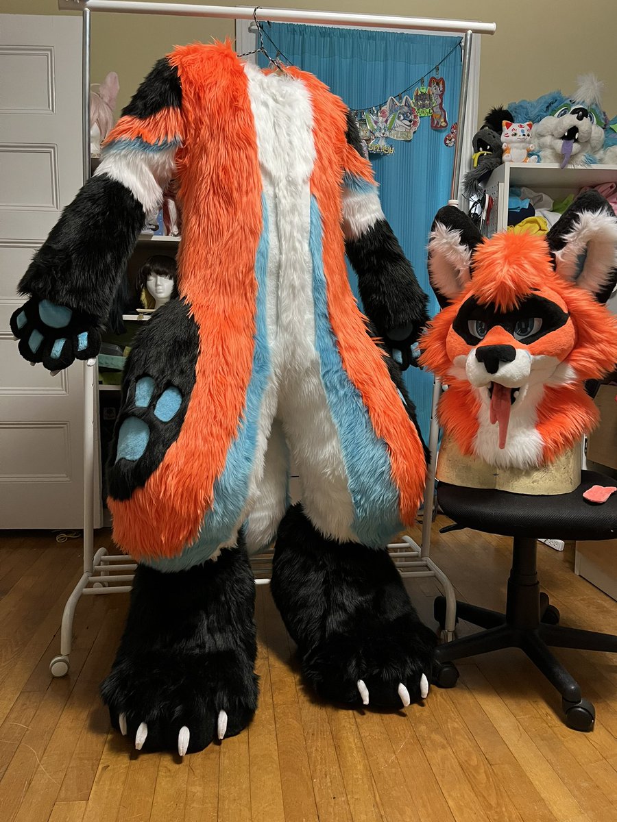 splashSWS's tweet photo. Fullsuit of Tokala! He features 6 zippers, very travel friendly :3 

#fursuit #fursuitmaker #fursuitcommission https://t.co/VFY1Btt9Ew