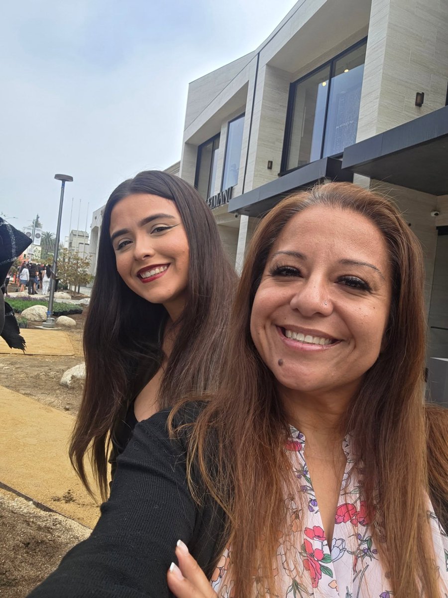 Fernandoperei42's tweet photo. Standing in a loooong line with my oldest babygirl, Nayia Jade, for the King Kylie Pop Up. Mommy-daughter time. @kingkylie era https://t.co/LG47Znde2h
