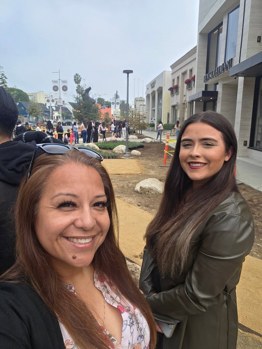 Fernandoperei42's tweet photo. Standing in a loooong line with my oldest babygirl, Nayia Jade, for the King Kylie Pop Up. Mommy-daughter time. @kingkylie era https://t.co/LG47Znde2h