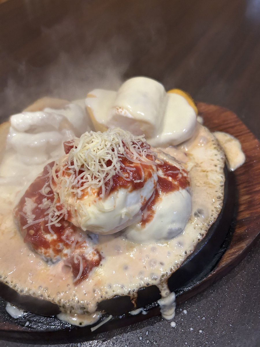 PuuTomare's tweet photo. 骨まで溶けるような
マグマみたいな
チーズかけて〜 https://t.co/dxLlNKVQQV