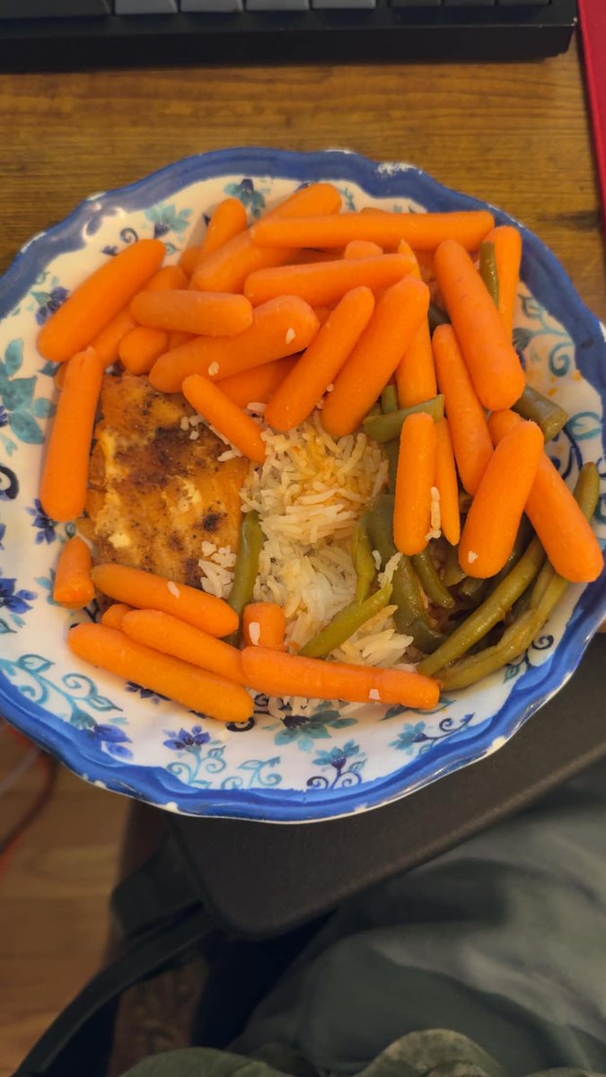estabr0kmc's tweet photo. carrot https://t.co/VnVXCRU16b
