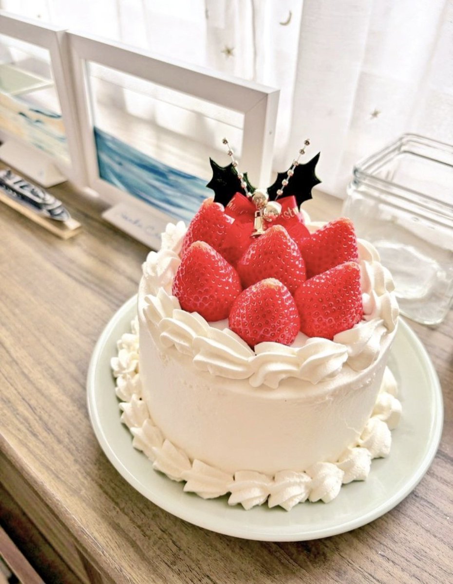 Yuri_Kazahana_V's tweet photo. 少しでもバズったら宣伝していいらしい！！

ガチのパティシエールだけど、配信内容はただのゲーマー女子な風花ゆりです！遊戯王と原神メインです！

失声してるので筆談ですけど、楽しく配信してます🌟

お家で趣味でこんなの作ってます！絵は下手！

フォローとかチャンネル登録してくれたら嬉しい！ https://t.co/mxqgNPEAwZ