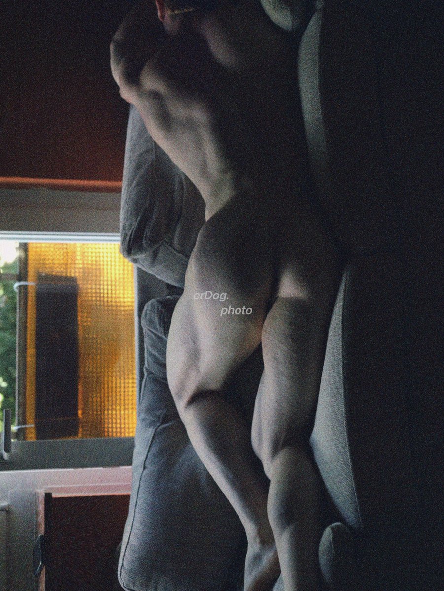 HierDog10's tweet photo. 又有多久沒感受到愛意
#男生寫真  #胶片 #腹肌 #摄影 https://t.co/E7unKnhkFe
