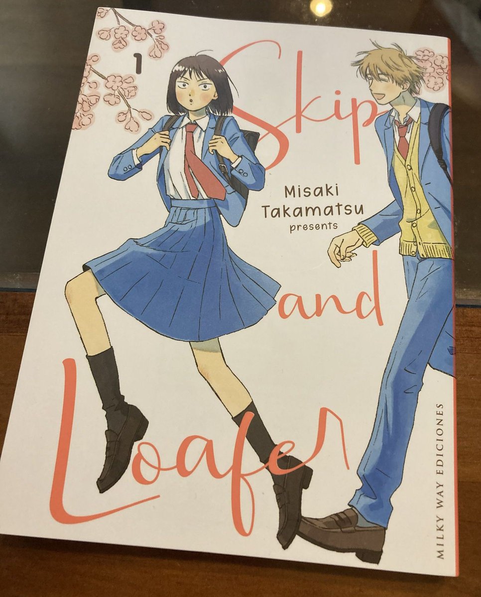 ito_tetsu's tweet photo. はまっているマンガ、#スキップとローファー チリ、サンティアゴでスペイン語版を見つけてしまった。これでスペイン語勉強しよう。しかし、日本円で1冊約2300円…。2巻以降を買うかは勉強の進み具合次第…

#skipandloafer #スキロー https://t.co/3zJSXGmwK7