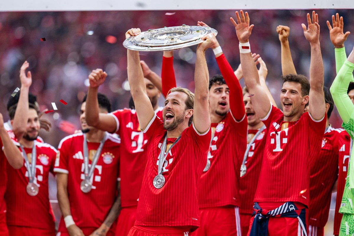 FabrizioRomano's tweet photo. 🚨 Harry Kane confirms new deal talks with FC Bayern are advancing: “Talks are going well”.

“Everyone can see I am happy there, the way I’m performing, the way I talk off the pitch. I think it is just open and honest. I am hoping something gets done”. https://t.co/65HA0hw7wB