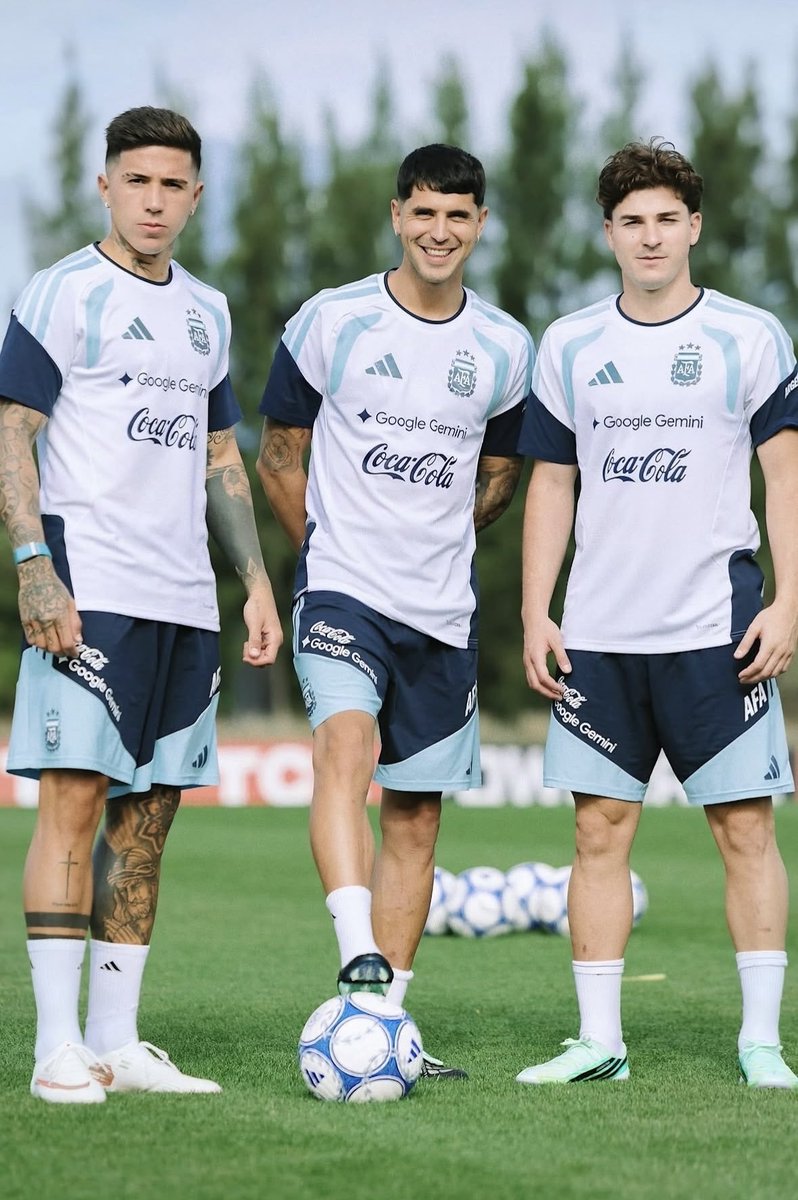 facupietro's tweet photo. Mis inferiores son mejores que las tuyas https://t.co/PFxkqkla9O