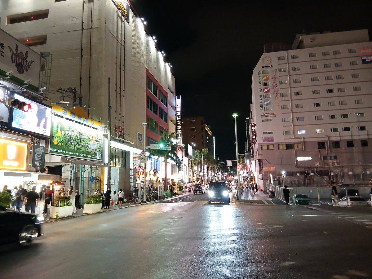 PEPE2oki's tweet photo. これが｢沖縄｣だよな。

5分だけスコール。 https://t.co/wNkAfpURf2