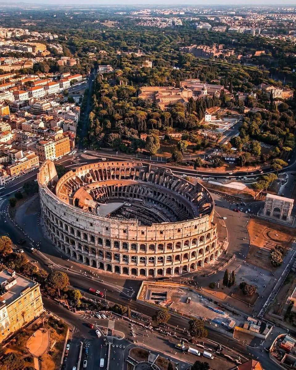TraveLViewnS5's tweet photo. The Colosseo in Rome, Italy 🇮🇹 https://t.co/BHD5lk5cn6