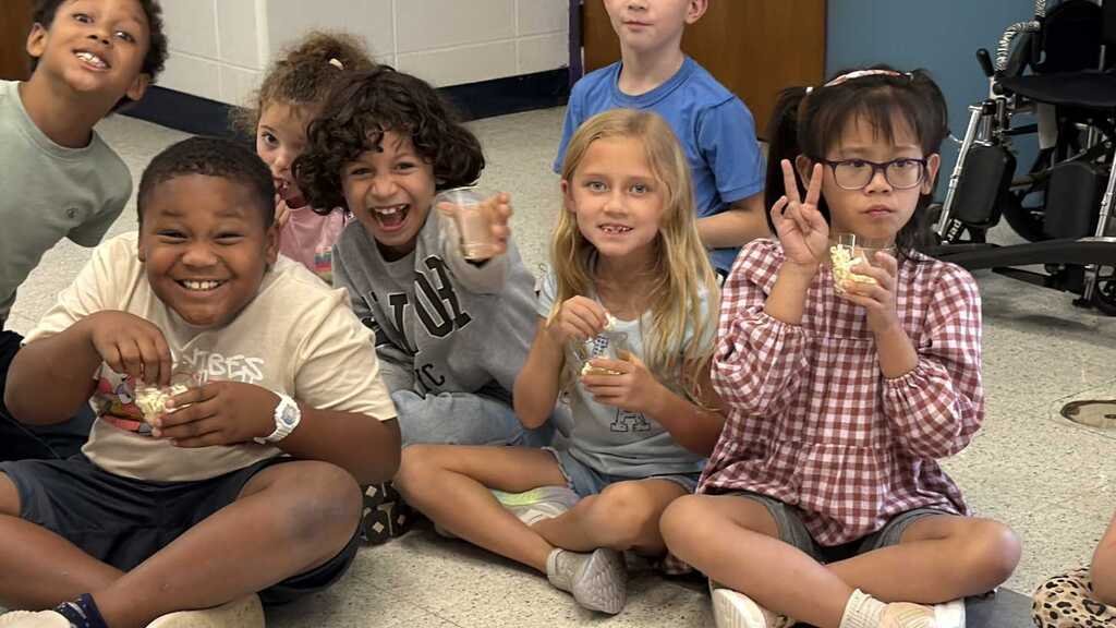 NAUES2024's tweet photo. 🔬🍿🍦 Science you can see, hear &amp; taste! Our 2nd-grade scientists explored solids, liquids &amp; gases with popping popcorn and Purple Cow Floats! 💜🥤 Hands-on learning made the three states of matter deliciously memorable! 🐬💙💛 #NAUES #ScienceIsFun #HandsOnLearning https://t.co/1B9VYOTBRk