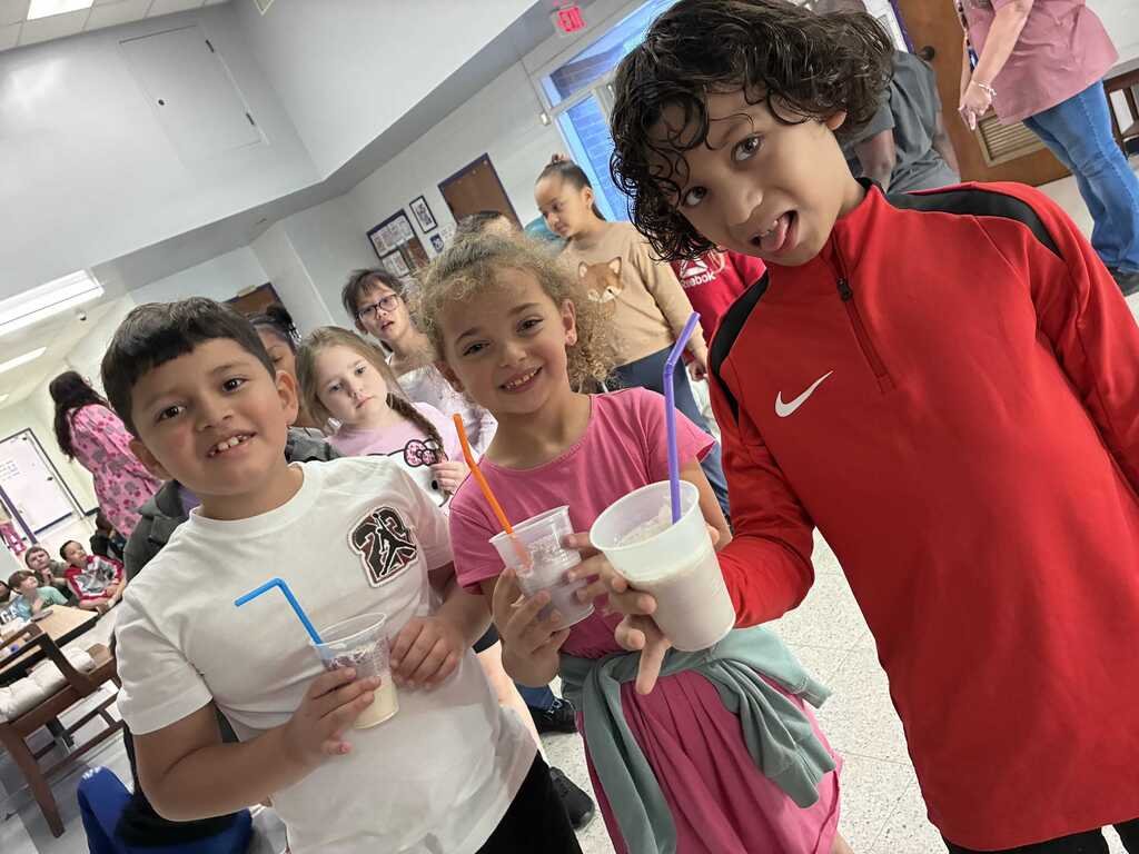 NAUES2024's tweet photo. 🔬🍿🍦 Science you can see, hear &amp; taste! Our 2nd-grade scientists explored solids, liquids &amp; gases with popping popcorn and Purple Cow Floats! 💜🥤 Hands-on learning made the three states of matter deliciously memorable! 🐬💙💛 #NAUES #ScienceIsFun #HandsOnLearning https://t.co/1B9VYOTBRk