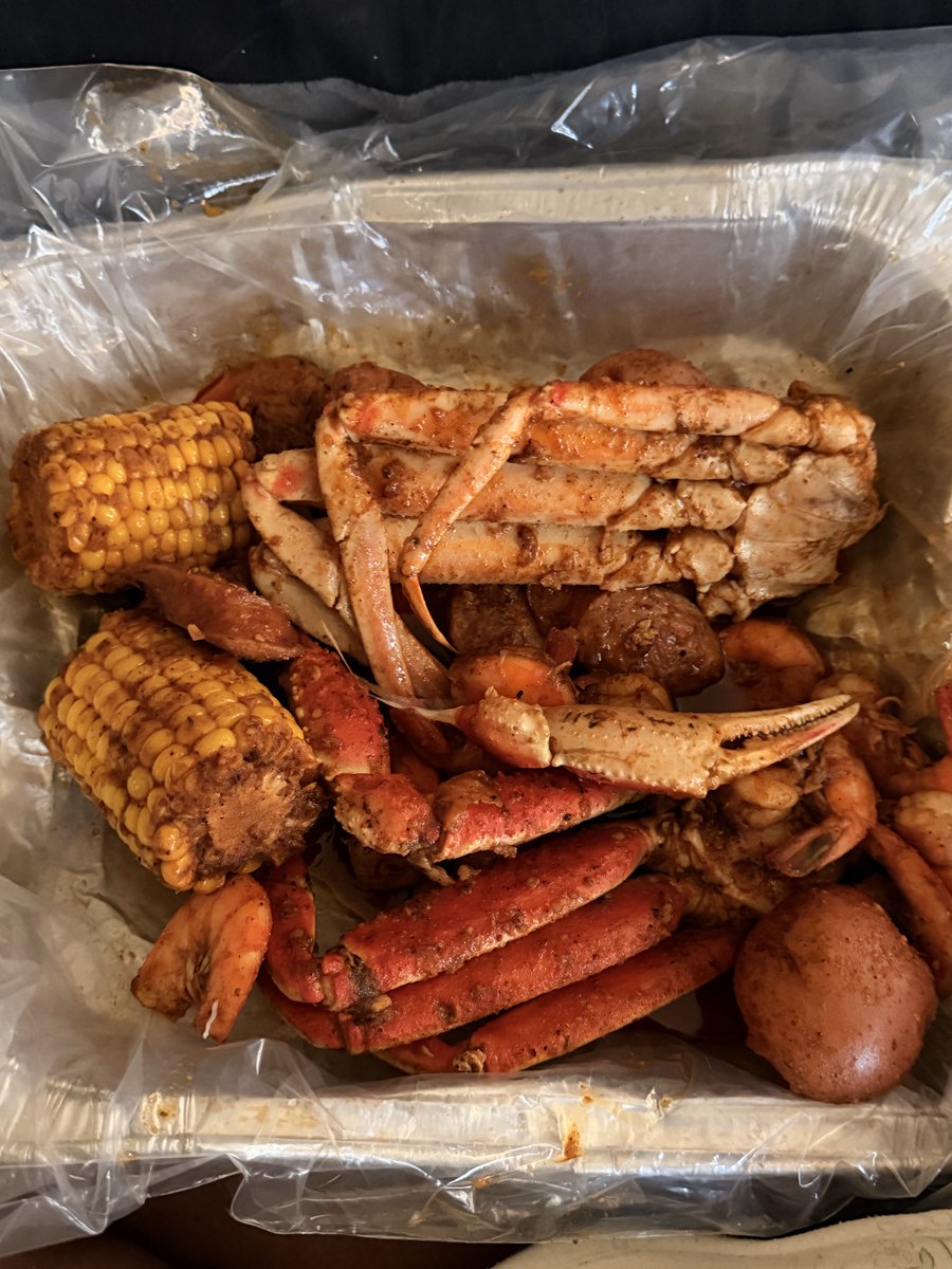linellfunches's tweet photo. TGIF 🦞🦀🍤🌽🥔🥤 https://t.co/q5TsJnteEU