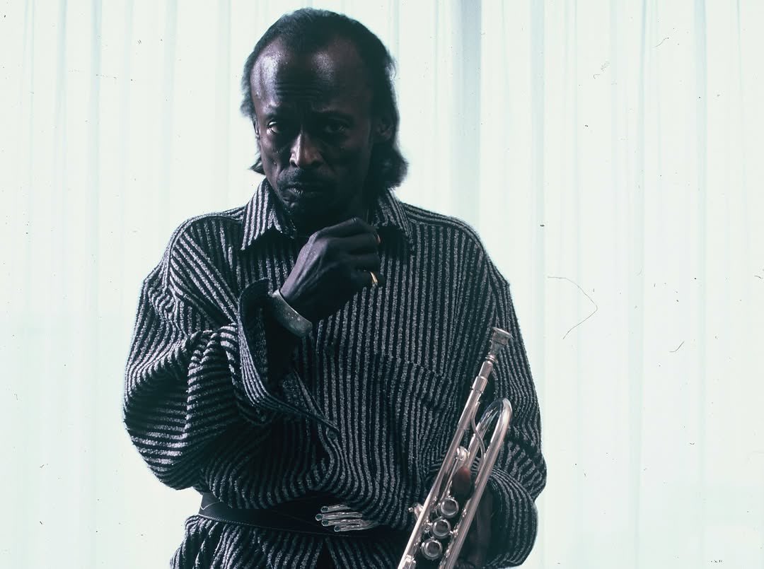 sethfromheaven's tweet photo. Miles Davis wearing Issey Miyake in 1985 photographed by Shigeru Uchiyama https://t.co/ipY9itL6Z7