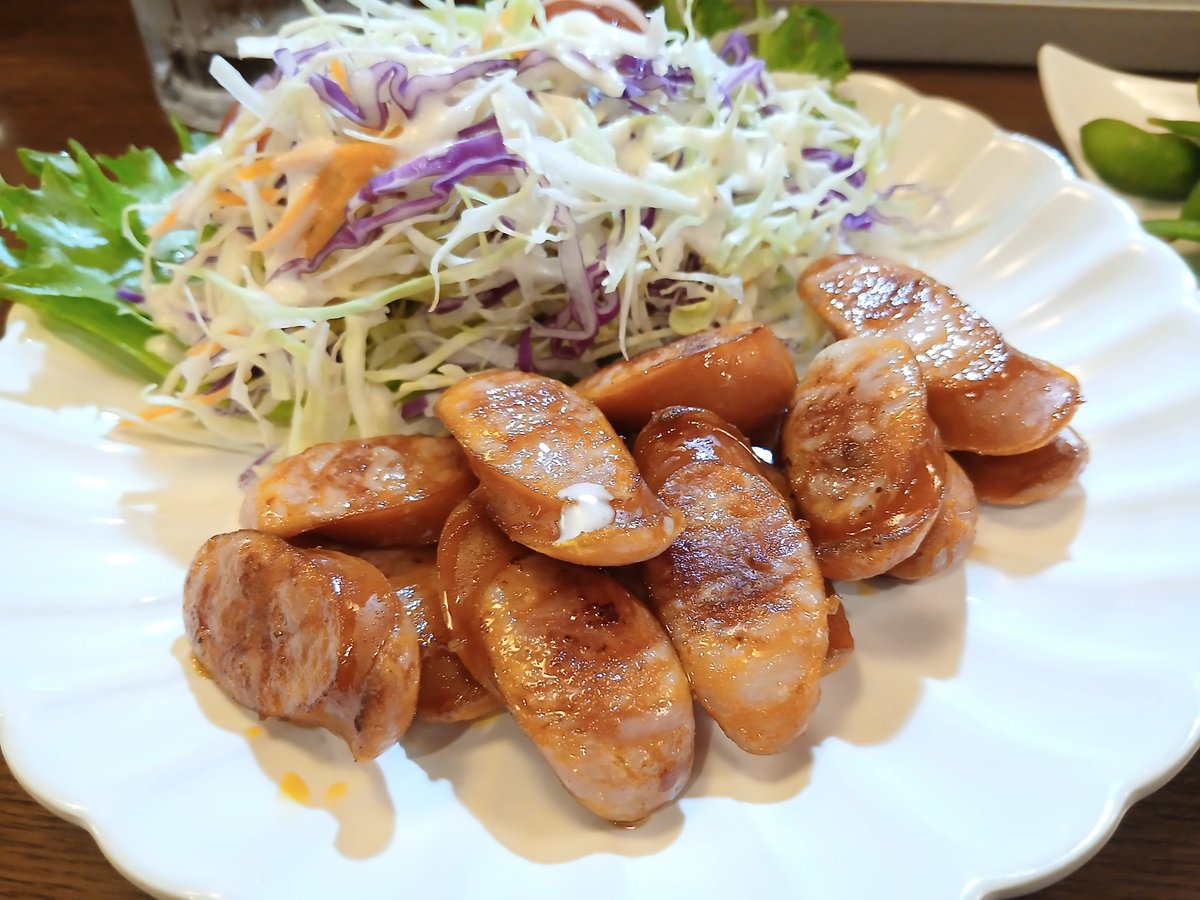 PEPE2oki's tweet photo. 去年のラストは
臨時で店閉まってて
挨拶できなかったけど
いつものように
初日に挨拶できたのは
ありがたいことである。

魚友、まるしょう、
赤嶺ねーさん、

喜屋武商店いったら
入れ違いで
休憩いってた副店長w https://t.co/8fBzWaxkNc