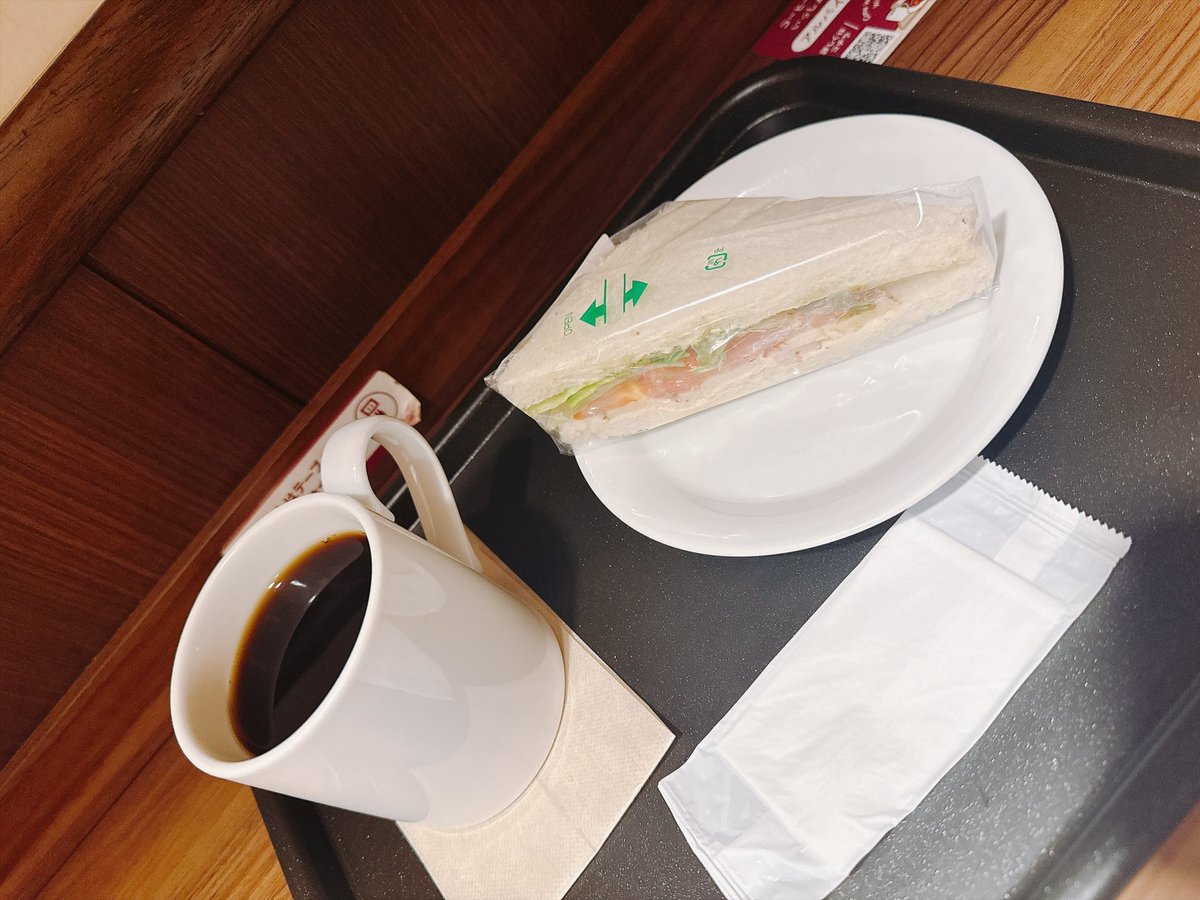 pochitaro46's tweet photo. 朝ごはん食べよね https://t.co/z6dc5kDAw1