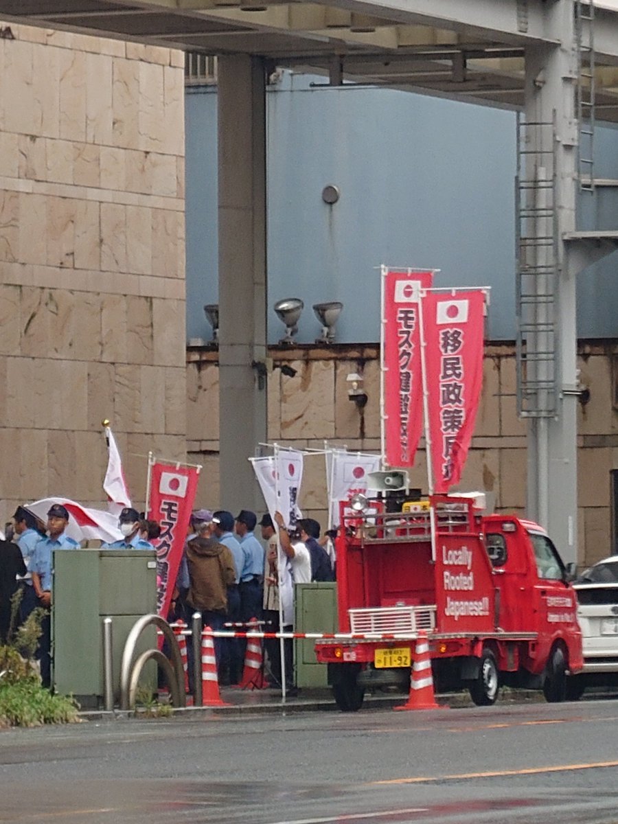 di_098's tweet photo. 警察とアシカガさんしかオーディエンスおらんくて草
#0926岐阜カウンター https://t.co/zzziIvTDDs