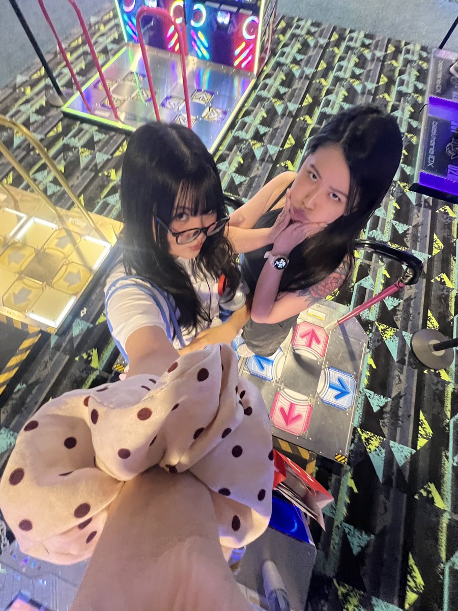 Cosplaytendency's tweet photo. I literally was just texting her. Found each other at Round 1! @pikaaaliu https://t.co/k2ukQIy0cx