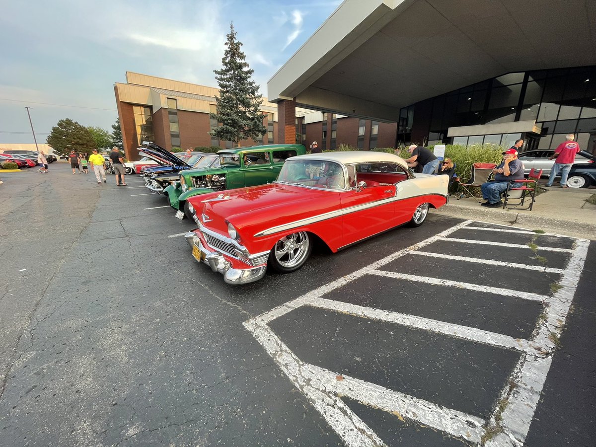 ames2mars's tweet photo. Same weekend our annual car show is happening 😍 god I love my city https://t.co/jcWmfZ7xtX