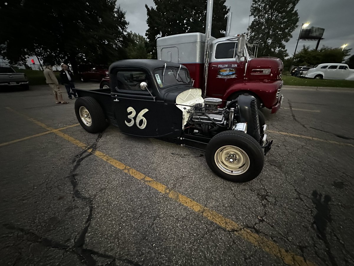 ames2mars's tweet photo. Same weekend our annual car show is happening 😍 god I love my city https://t.co/jcWmfZ7xtX