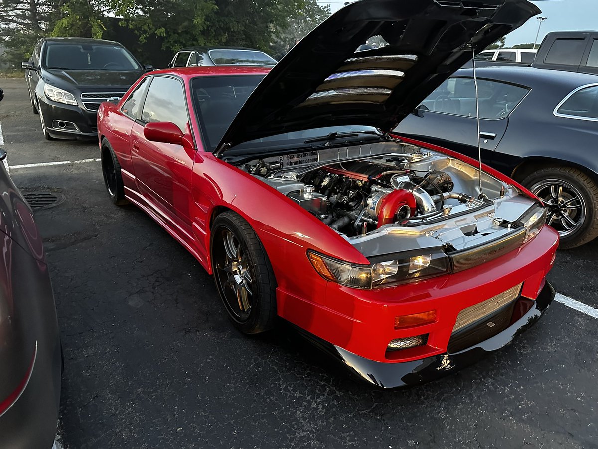 ames2mars's tweet photo. Same weekend our annual car show is happening 😍 god I love my city https://t.co/jcWmfZ7xtX