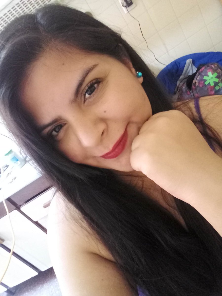 moromimor's tweet photo. Aburrida sin sueño quien habla 😉 https://t.co/d7RmMN5sMT