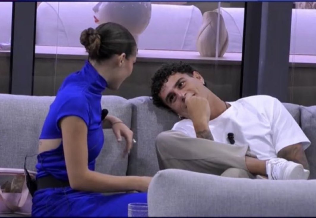 ndinatalia's tweet photo. eccoci qua live con la mia nuova condanna https://t.co/OZeAYoVGB9