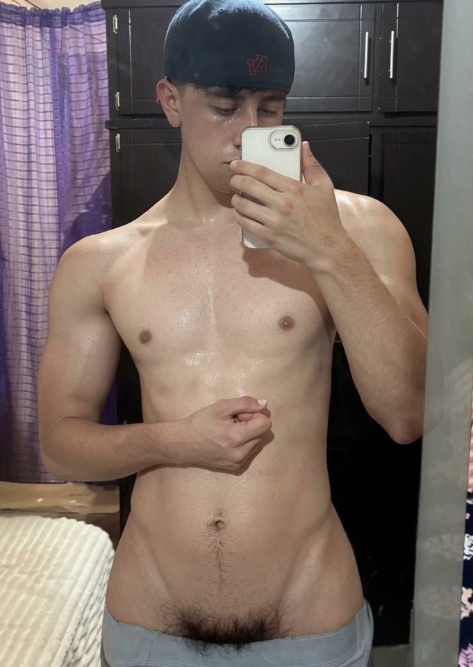 axello_nalgon's tweet photo. a quien le gusta la verga peluda? https://t.co/SE3KxY4HBC